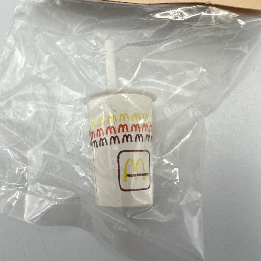 RARE! Dollhouse Miniature VINTAGE McDonald's drink cup with straw! Ice! - Picture 2 of 3